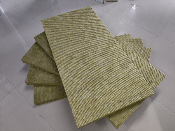 巖棉板防雨嗎？