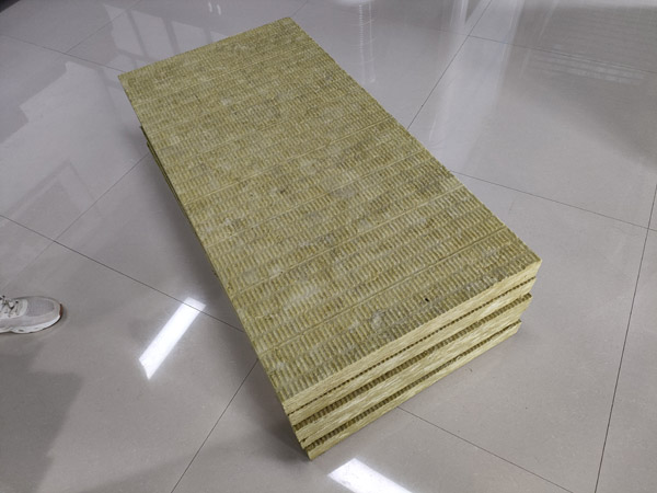 我們?cè)撊绾蝸砼袛鄮r棉板的質(zhì)量問題